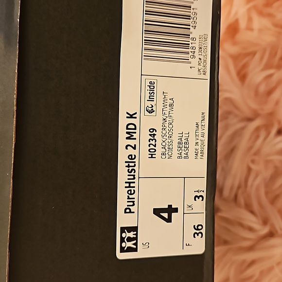 Adidas Softball/Baseball Cleats for Girls. Sizes 3 & 4 - Picture 8 of 16